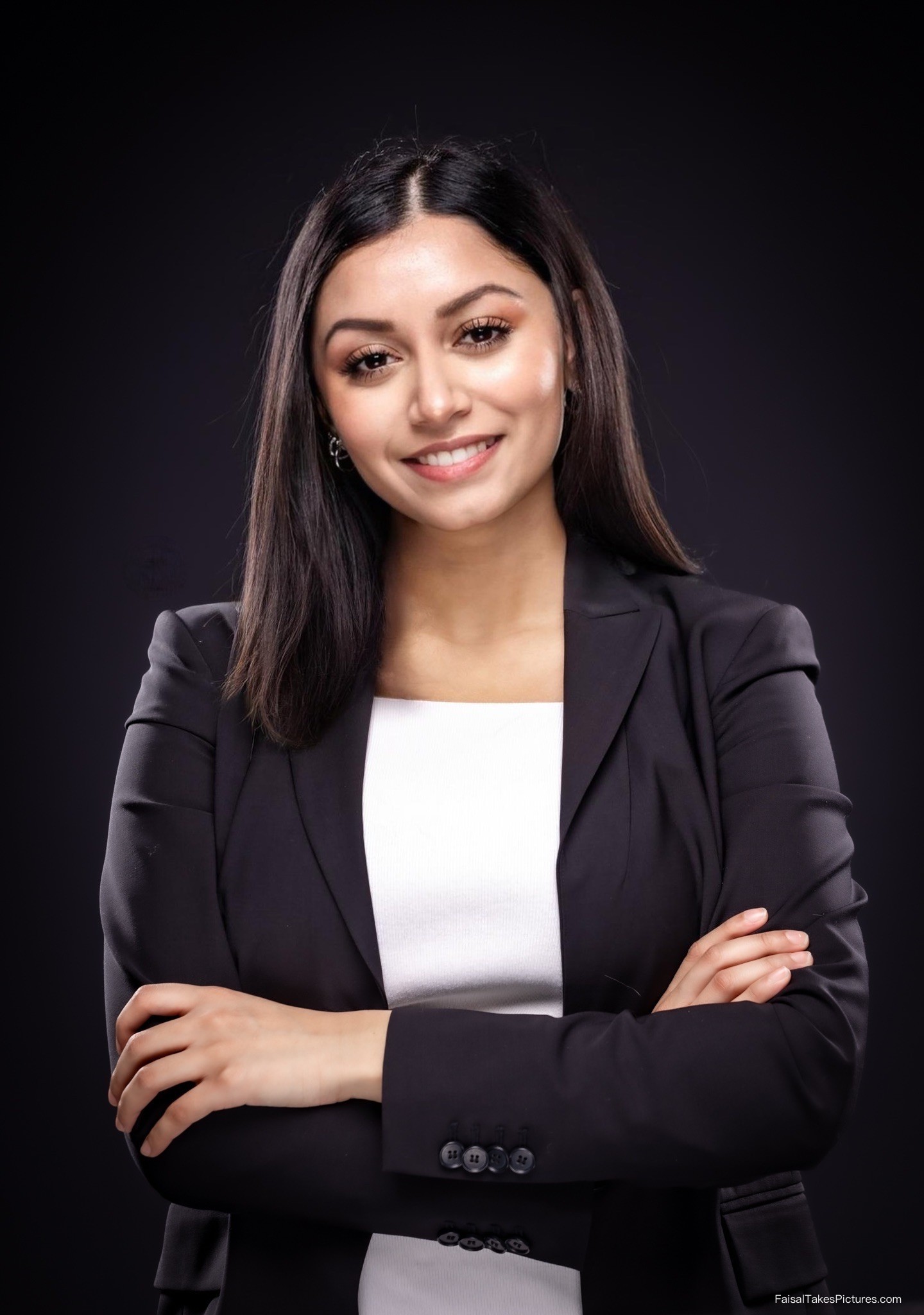 A image of a concrete sphere, balanced between two other larger spheres